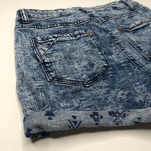 MOSSIMO Boho Mom Jeans Style Soft 80s Acid Wash Arrow High Rise Cuff Jean Shorts - Picture 7 of 12